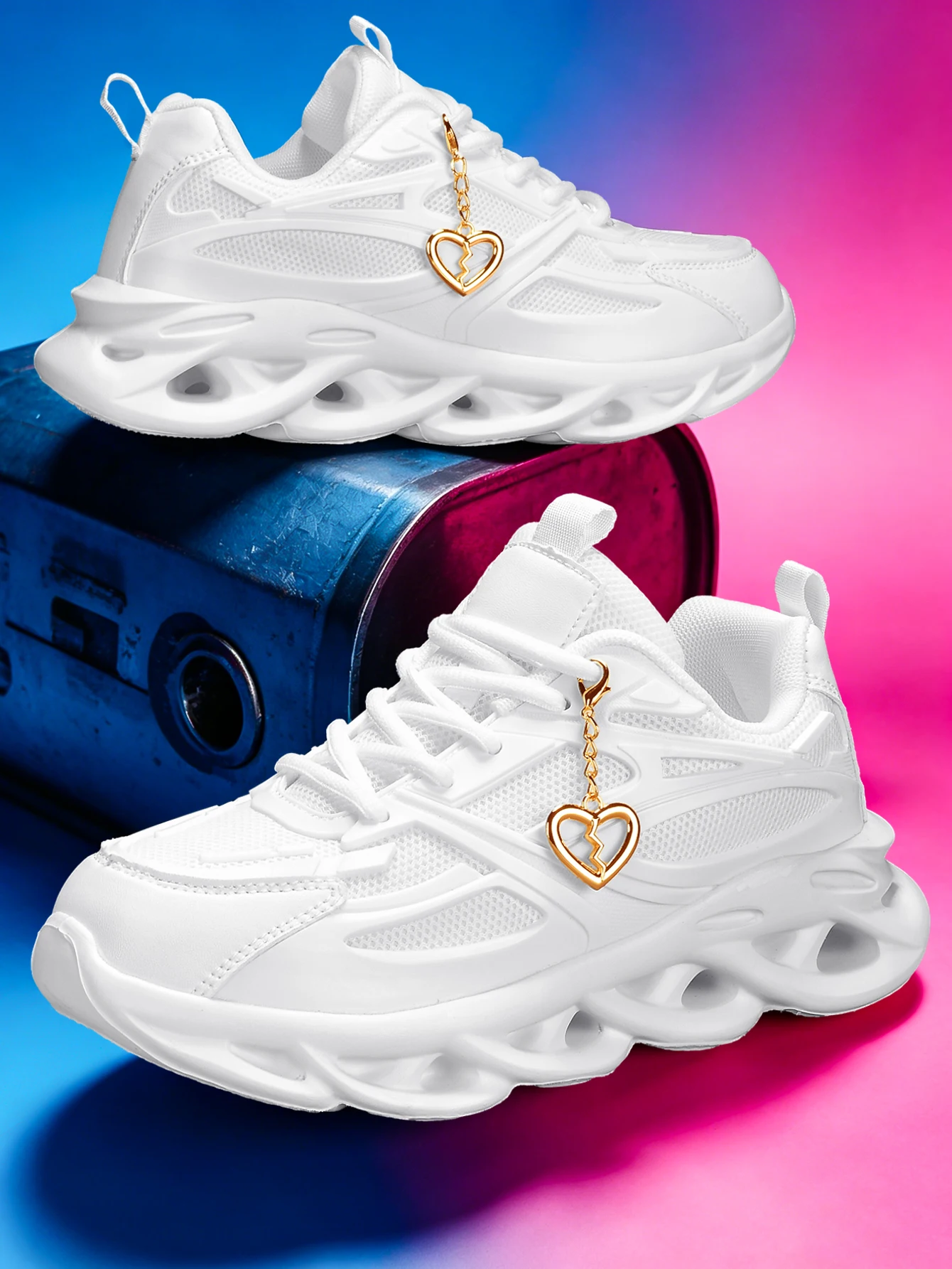 

Women's 2026 New Sweet-Cool Y2K Style Thick-Soled 5cm Height-Increasing Vulcanized Shoes, Ins High Street Fashion, Versatile Casual White Sneakers, Breathable Mesh Fabric Upper, Detachable Gold Heart-Shaped Metal Pendant, Round Toe Lace-Up Design, Eva Cus