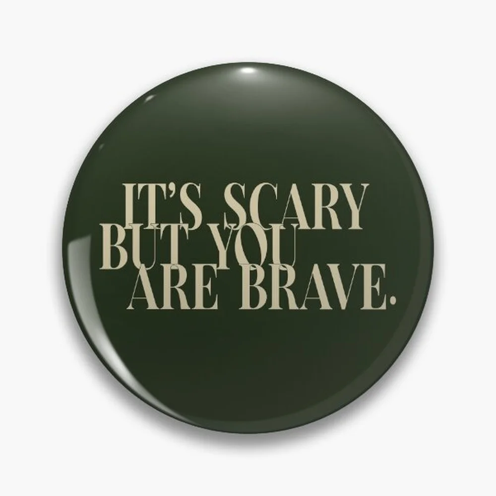 C'est effrayant, mais tu es courageux. |   Broches et boutons holographiques en forme d'étoile et de cœur, accessoires de mode laminés, collection Rivalry Pin