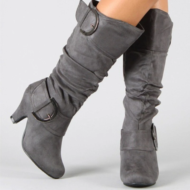 Botas de caballero de pierna alta de terciopelo esmerilado europeo y americano, diseño de tacón alto con hebilla de cinturón para primavera y otoño, 2023