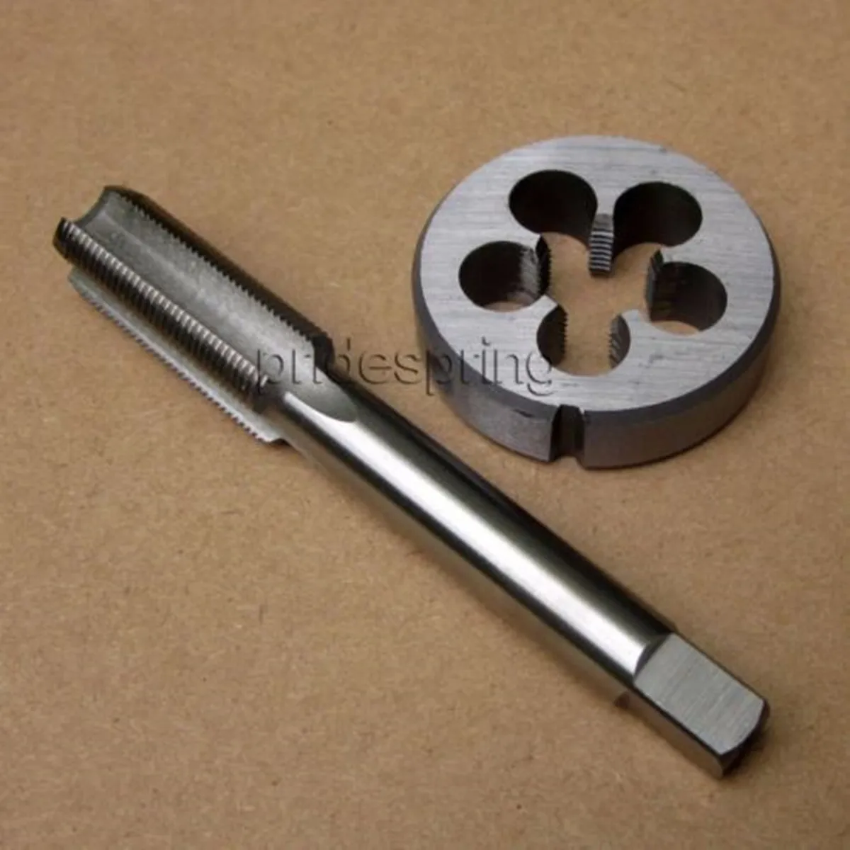 

1 Set M22 x 0.75mm Ring Hang Thread Tap and Die Set