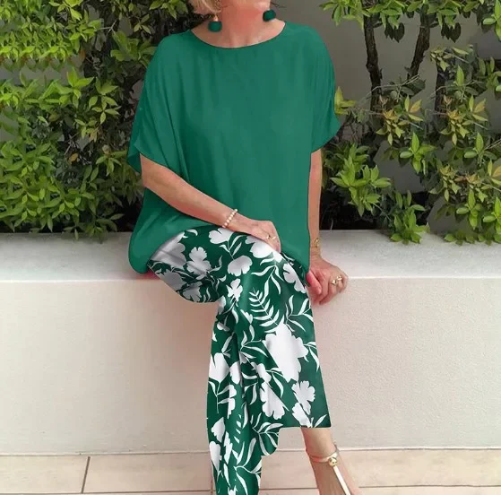 

Women's Spring And Summer Round Neck Short Sleeved Solid Color Top T-shirt Fashionable Printed Wide Leg Casual Pants 2-piece Set