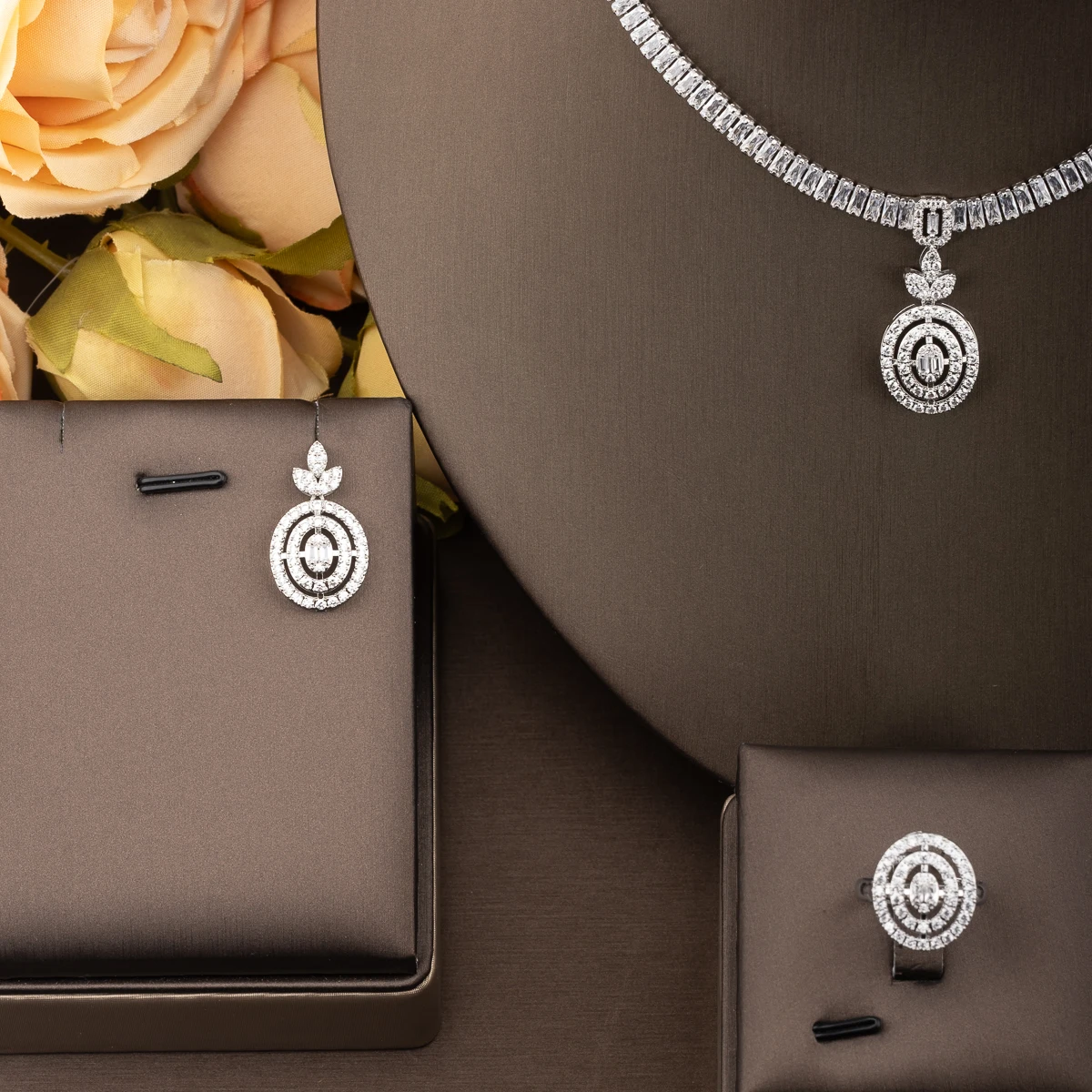 1 set of simple and stylish cubic zirconia inlaid round pendant necklace, earrings, and ring set, suitable for women's daily wear and parties. Gift box not included