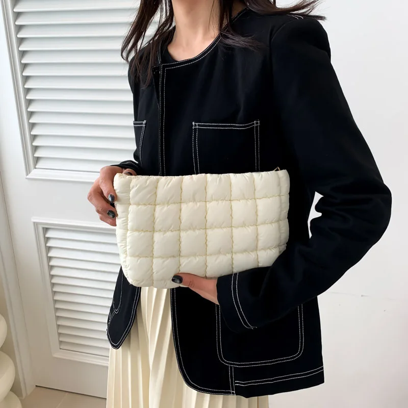 

Autumn and Winter Fashionable Pleated Clutch Women's Bag Chic Storage Makeup Bag, Versatile Stylish Soft Cotton Padded Clutches