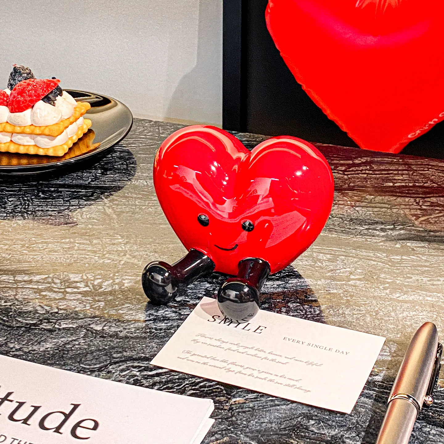 love-heart-phone-holder-home-use-ipad-tablet-stand-lazy-tv-watching-essential-living-room-decoration-ornament-ceramic-material