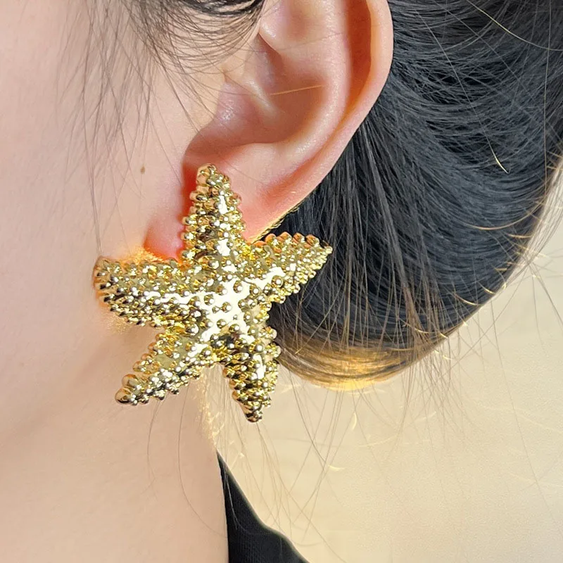 

European and American Fashion Exaggerated Starfish Titanium Steel Silver Needle Luxury Retro Earrings.