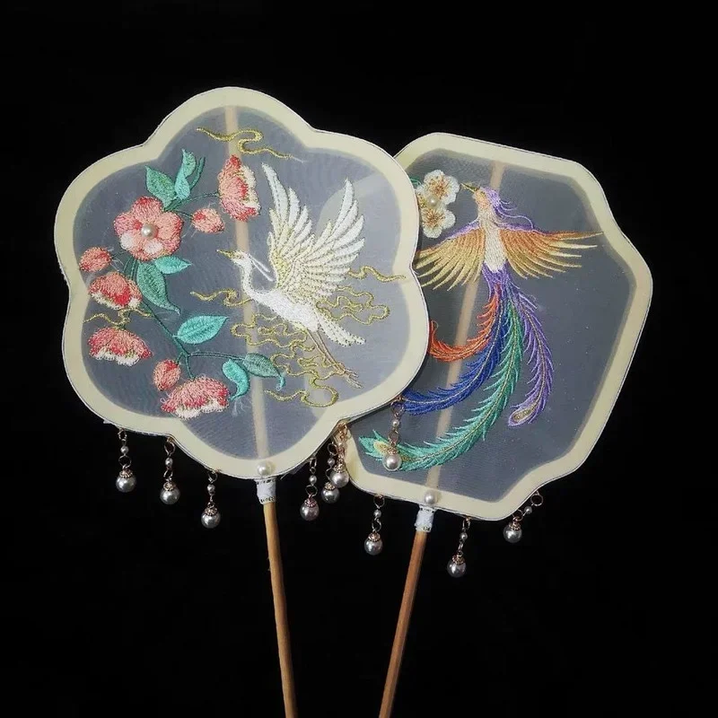 2021 Round Fan Lucky Bag stile cinese manico lungo ventaglio rotondo ricamato ventaglio da ballo retrò con ciondolo nappa Hanfu Photo Props