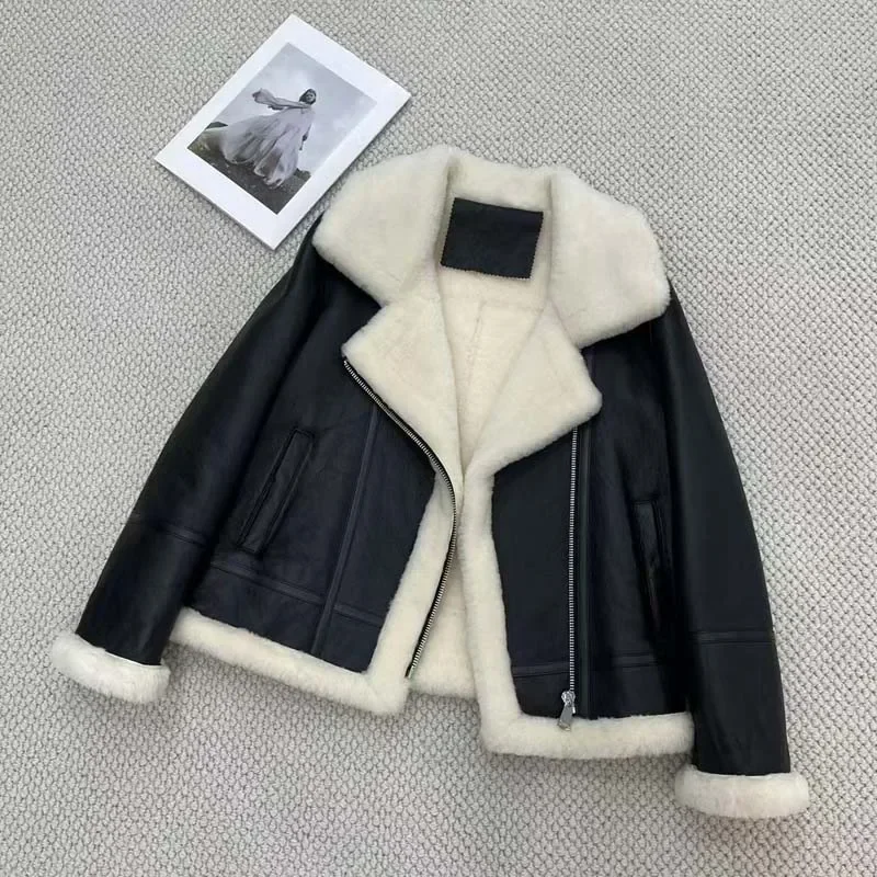 Naturalne futro z owczej skóry Merino Zimowe kobiety Krótka długość 2024 Nowość Typ lokomotywy Cała skóra owcza Gruba ciepła