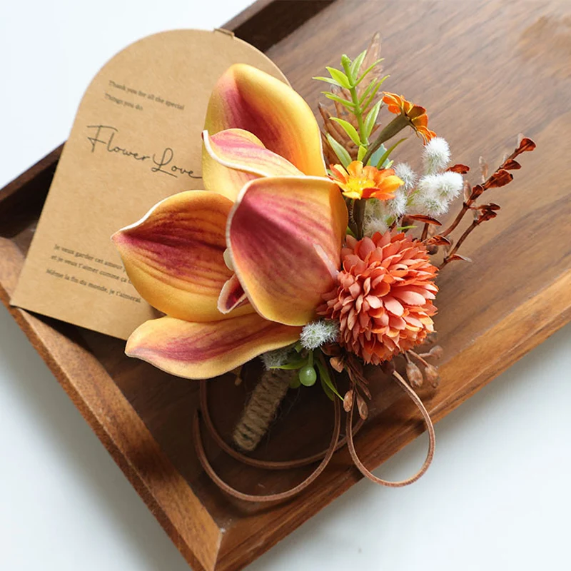 25069 بوتونيير للرجال، زهور صناعية لصدار المعصم لديكور الزفاف/الحفلة الراقصة/العودة للوطن، إلخ. قارب بساتين الفاكهة والكراميل