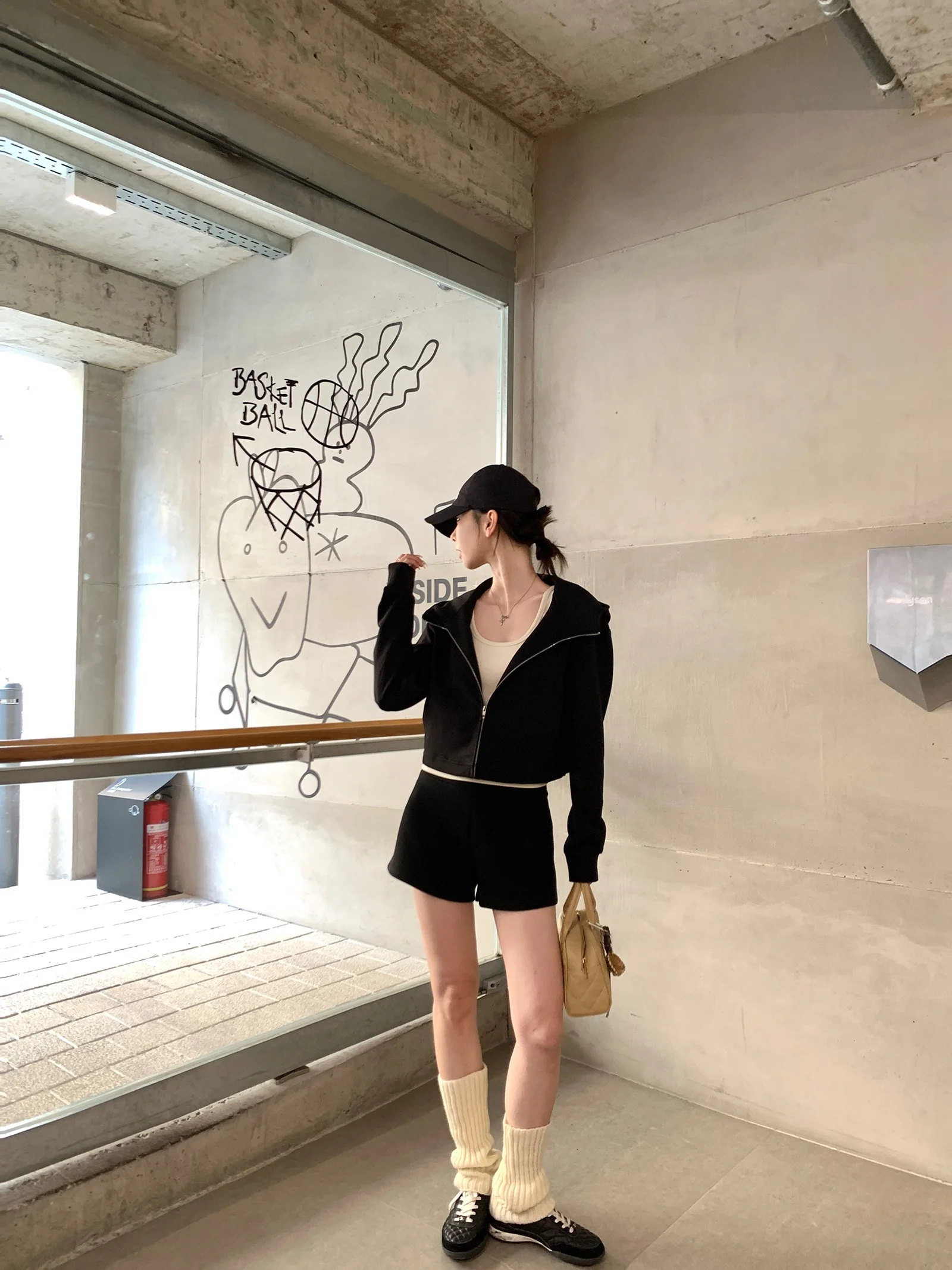 

Женские повседневные шорты с высокой талией и прямым кроем, корейский стиль, эффект похудения, осень 2024