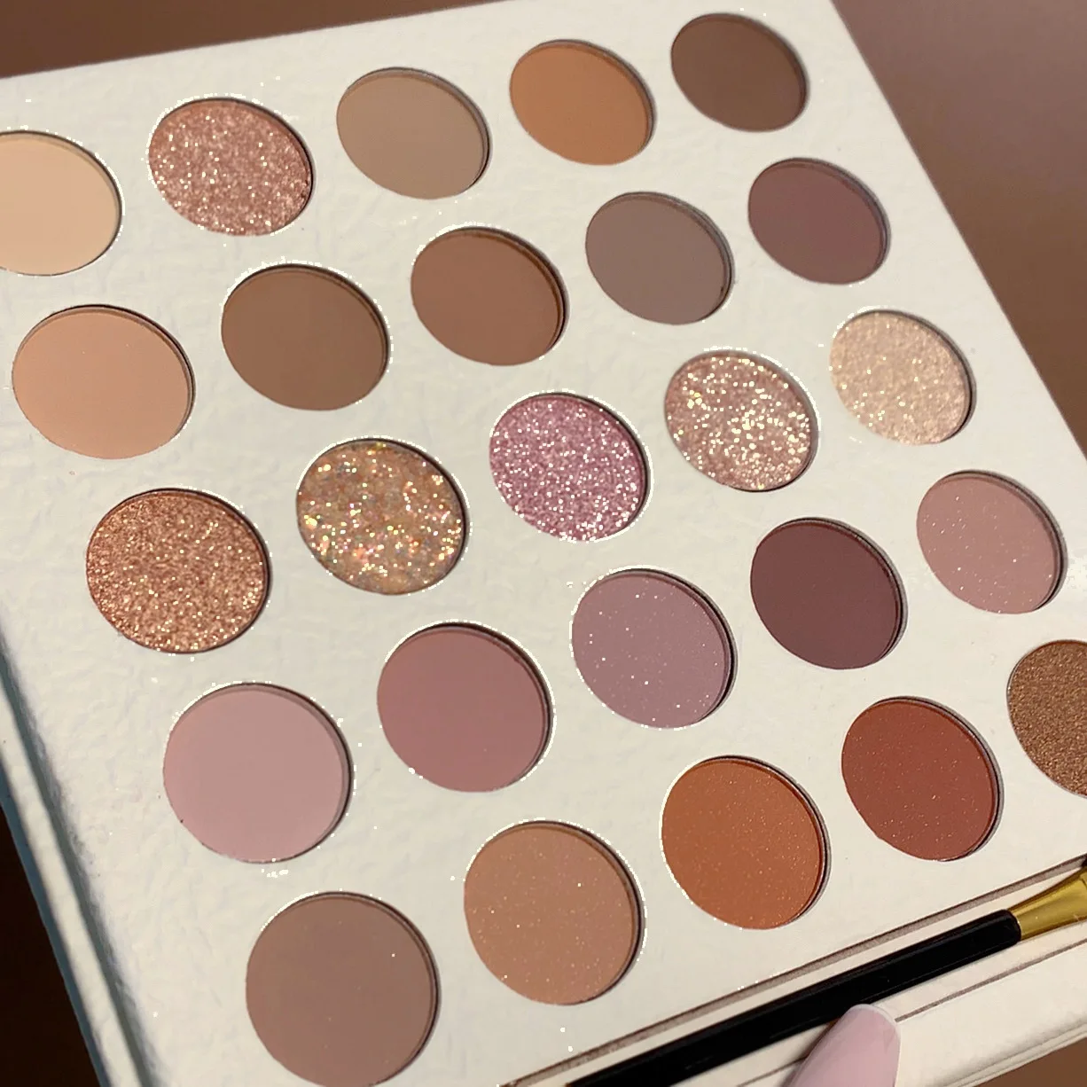 Palette di ombretti da 25 colori Perlato opaco Terra portatile a lunga durata Evidenzia fard Ombretto Trucco Grande prezzo conveniente