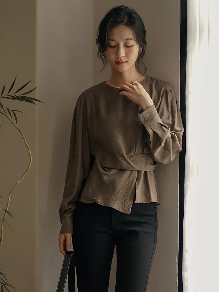 

Slim Fit Korean Sle Women's irt round Ne Asymmetrical Waist Cinching Spring 2026 Breathable Comfortable Long Sve Top
