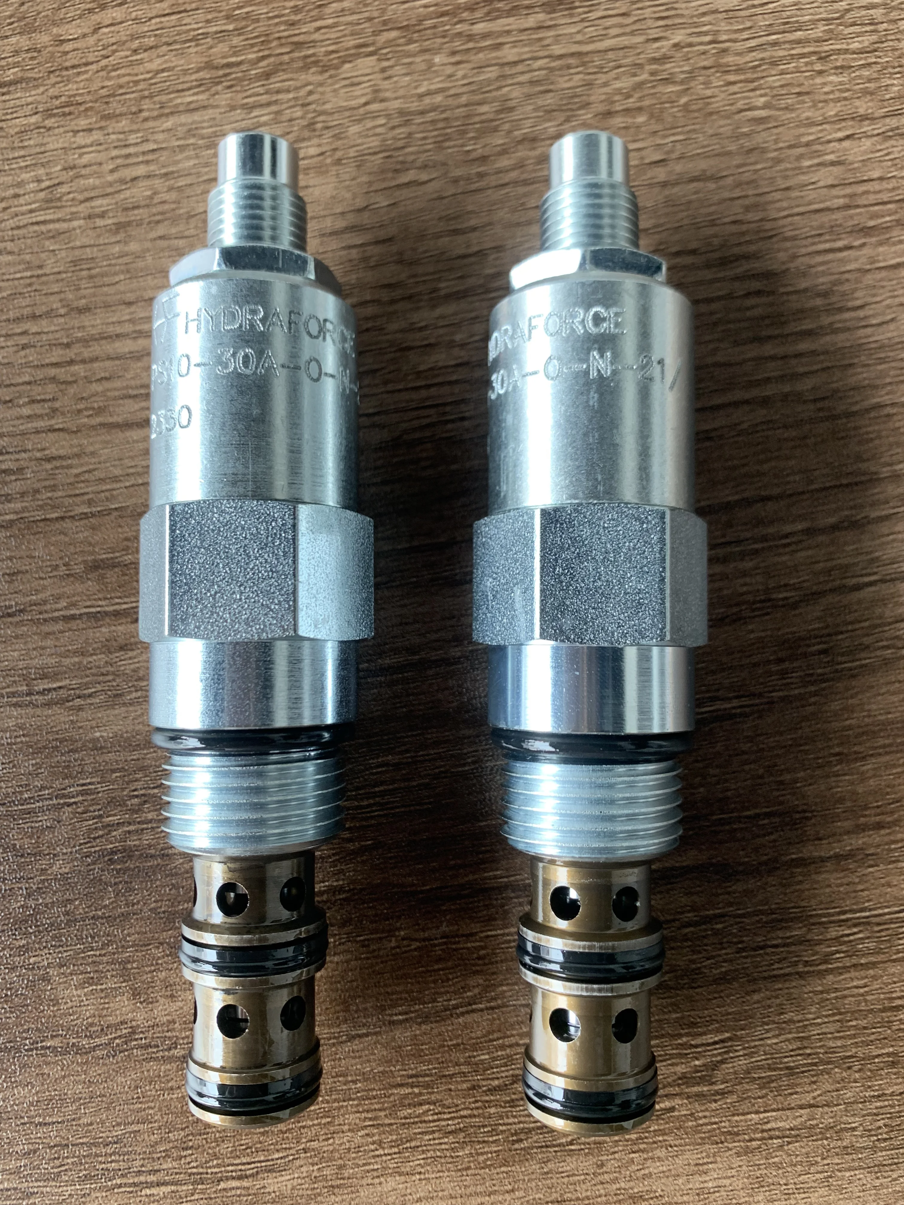 PS10-30A-0-N-21 PS10-30A PS10-30 PS10-30A-0-N PS10-30-0 PS10 HYDRAFORCE الأصلي صنع في الولايات المتحدة الأمريكية خرطوشة صمام إدراج في المخزون