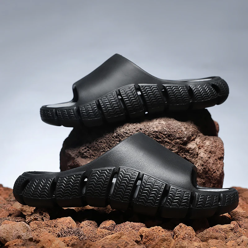 Summer cool slippers for men: Trendy, fashionable, casual, outdoor and home, anti-slip, anti-odor, soft-soled one-shoulder slipp