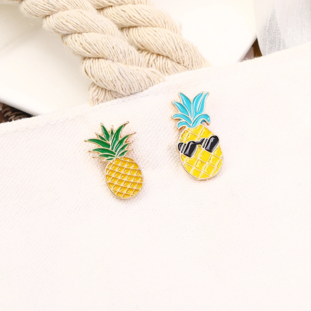 Simpatiche spille in lega di frutta smalto giallo ananas con cuore occhiali da sole spille Bold Brash Squid Badge per zaino per bambini