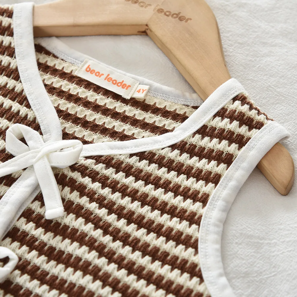 Khaki Sommerkleidung für Mädchen, modisch, gestreift, bedruckt, für Kinder, lässiger Heimanzug, Fliege, ärmelloses Oberteil + Hose, Kinder-Sets – Detail 4