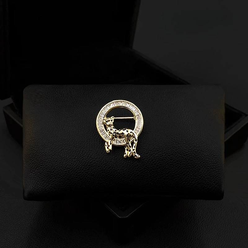 

Leisurely Cheetah Personality Brooch Suit Accessories Lapel Pin Unisex Clothing High-end Animal Jewelry Corsage Flower Pin 5629