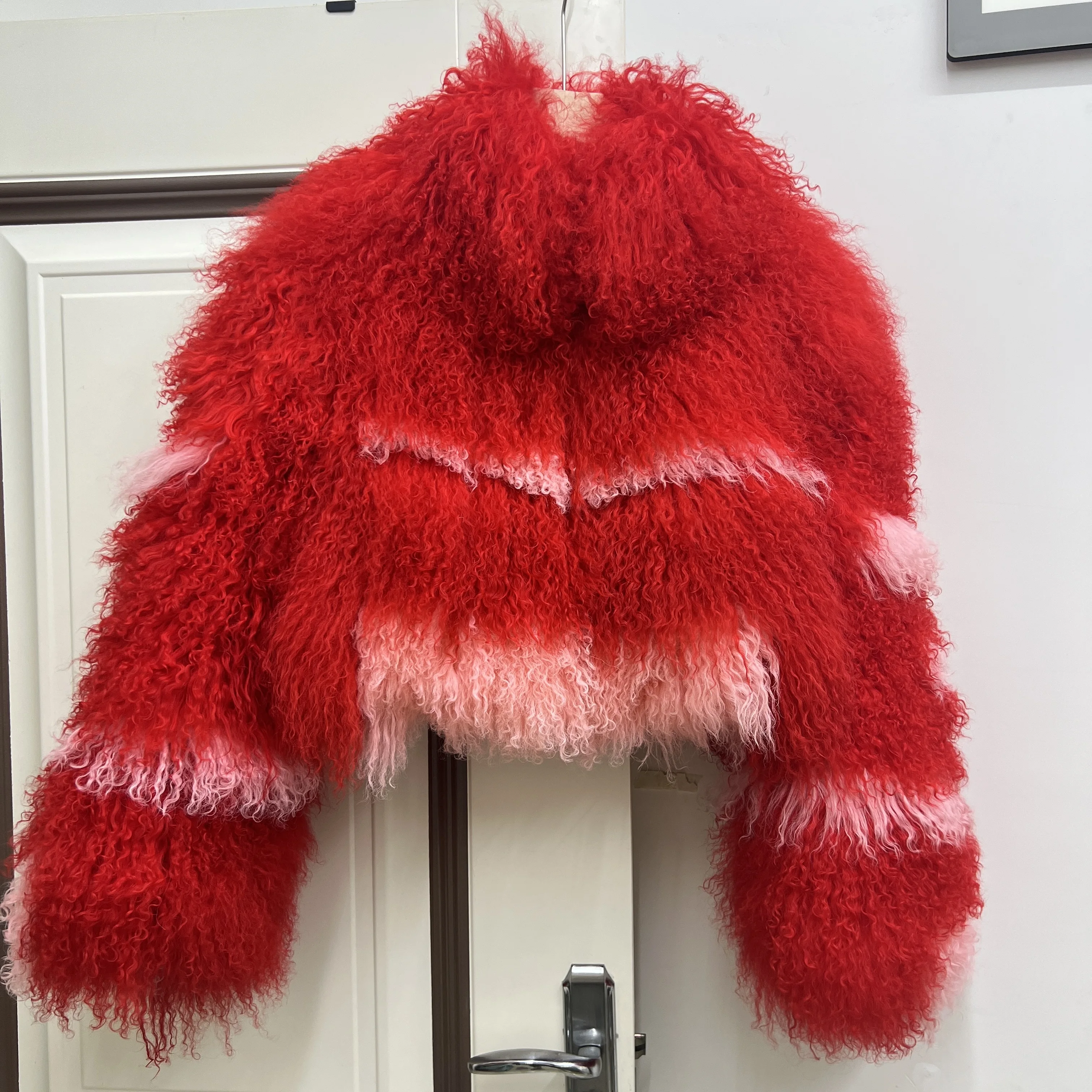 Winter dames echte Mongoolse lamsbontjas tweekleurige kleur trendy en modieuze bovenkleding hoogwaardige korte en jas