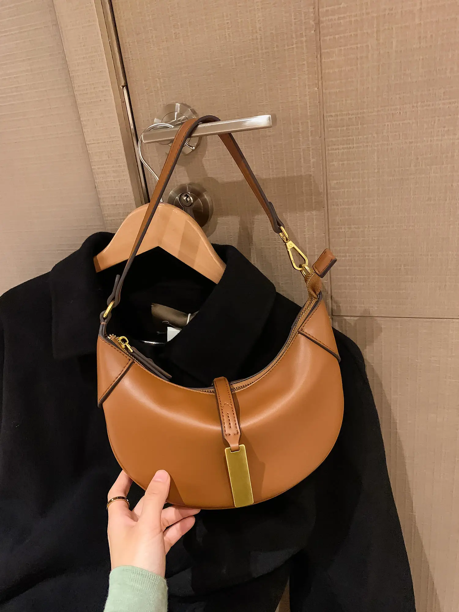 Light Luxury Half Moon Bags for Women Textured Brown Lady Commuter Shoulder Bag 2024 Autumn New Daily Handbags