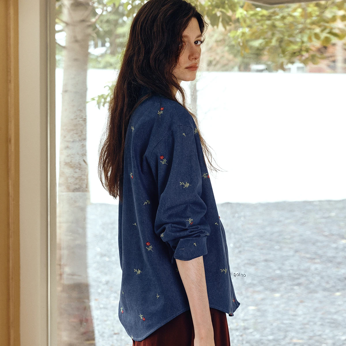 Kurtka jeansowa damska OLRain, vintage, kwiatowy haft 3D, styl prairie chic, kołnierzyk wykładany, płaszcze jeansowe damskie O57QC001682