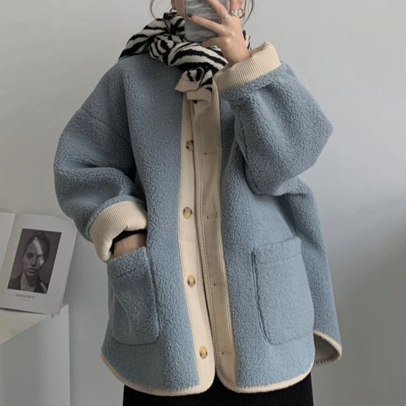 معطف فرو صناعي أزرق متوسط المرقعة فضفاض برقبة دائرية سترة فروي منفوش دافئ سميك واحد الصدر معطف نسائي قطيفة غير رسمي خروف صناعي