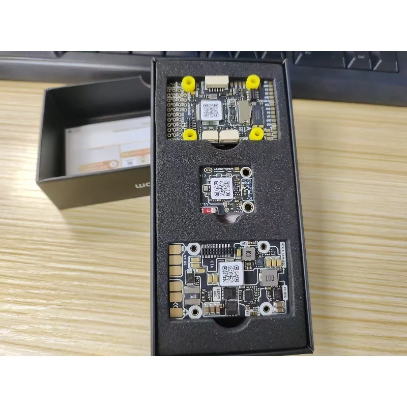 

1pcs new F405-V2 WING APP COREWING Fixed-Wing Flight Controller - SpeedyBee/CoreWing App Compatible for FPV Drone