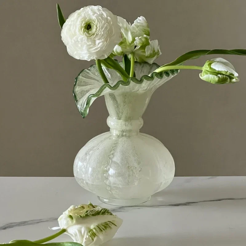 

Mid-Ancient Fenton Style Vintage and Little Fresh Irregular Pleated Pumpkin Belly Glass Vase