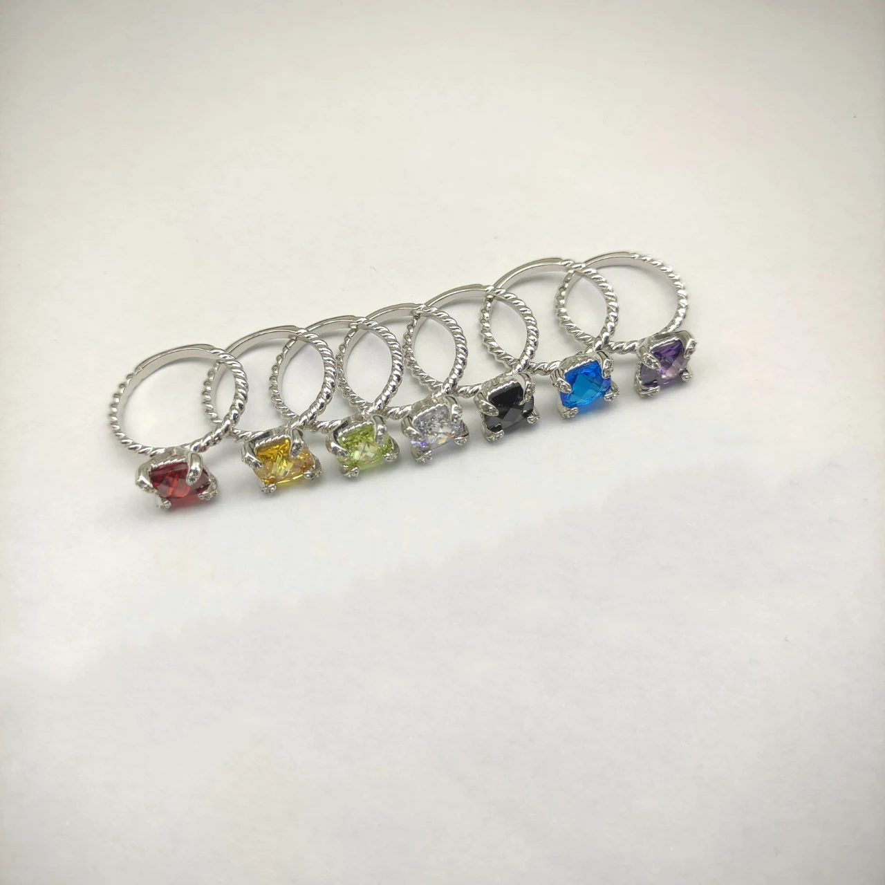 

Кольцо из стерлингового серебра 925 пробы, новое кольцо с бриллиантом с четырьмя когтями 8 мм, нейтральное модное трендовое ретро-индивидуальное простое роскошное ювелирное изделие