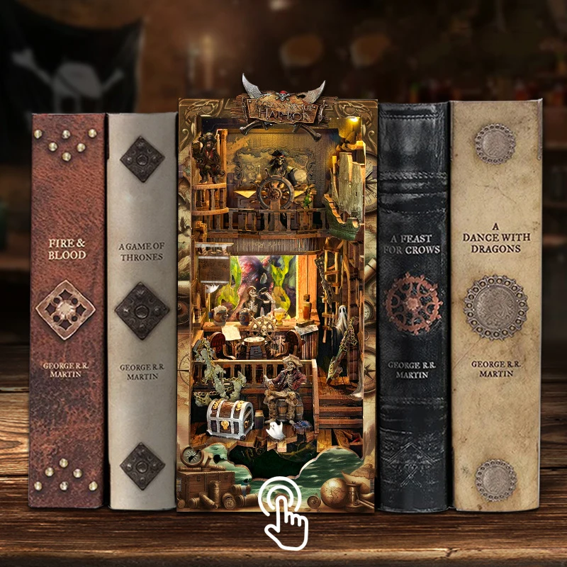 Novo diy de madeira novo mundo navio pirata livro nook prateleira inserção kits modelo em miniatura com móveis estante estante amigos presentes