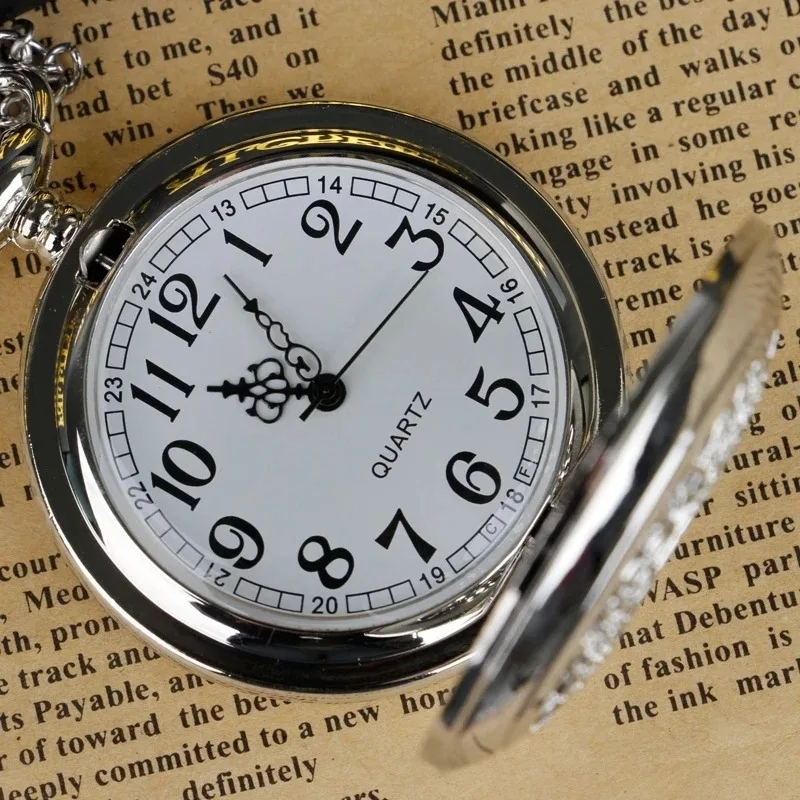 ساعة جيب كوارتز فضية مجوفة أرقام رومانية للرجال والنساء قلادة قلادة على مدار الساعة هدايا