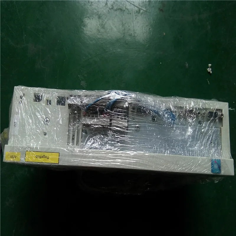 Used In Stock Drop Shipping Lenze Controller EVS9322-ES Servo Motor Drive Amplifiers Inverter Invertor