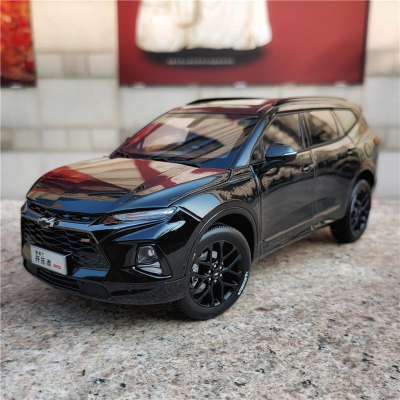 1:18 Chevrolets Blazer SUV Alloy Car Model Diecast Metal Toy Vehicles Car Model Simulation Collection Childrens Gifts Decoration