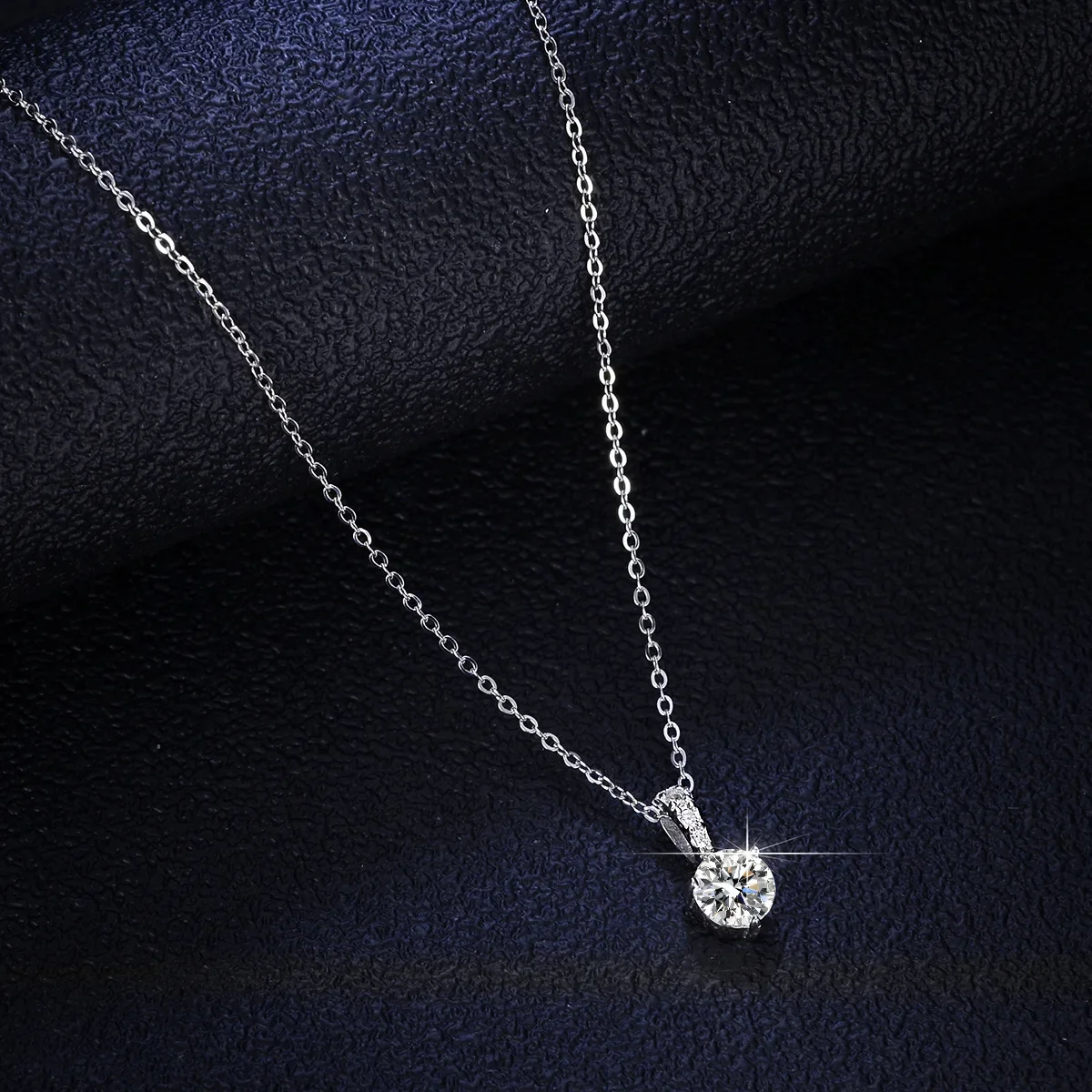 18K gold set diamond 1-carat moissanite necklace PT950 platinum, fashionable classic collarbone chain simple three claw pendant