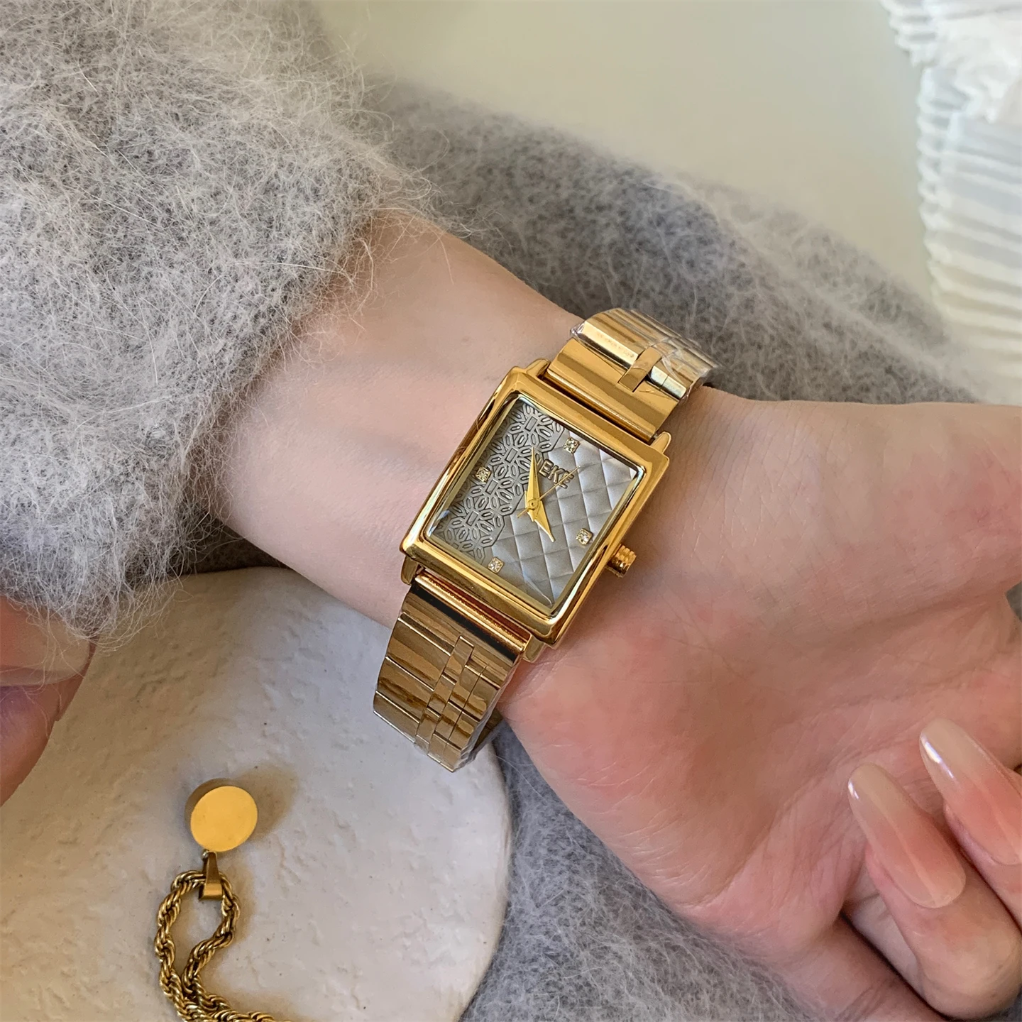 New Korean-Style Design Women'S Watch, Simple, Fashionable, And Versatile Quartz Watch, High-Quality Ladies' Wristwatch.