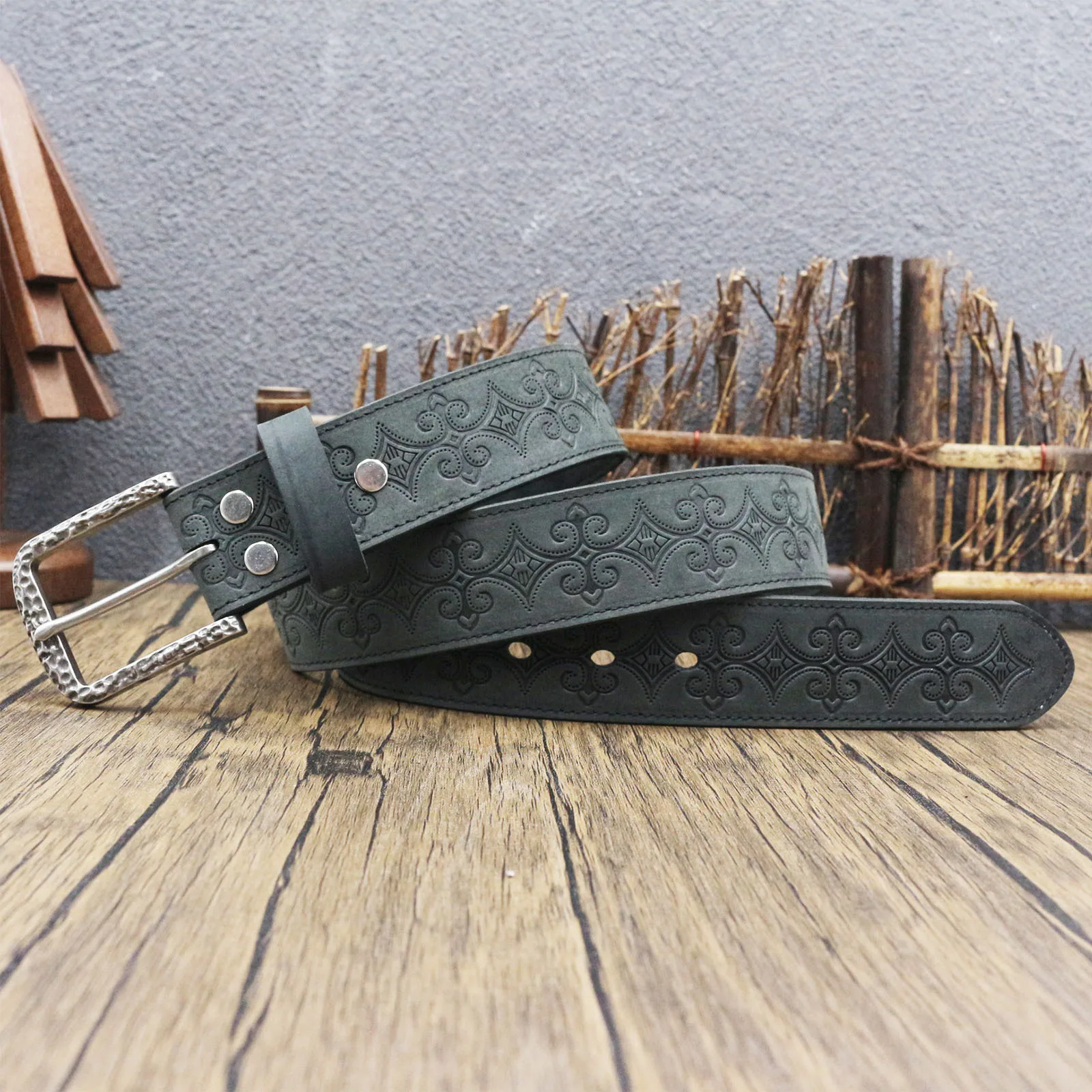 Top Grain Crazy Horse Leather Pin Buckle Belt Symmetrical Relief Floral Pattern Aged Cowhide Surface Sturdy Pin Buckle Assembly