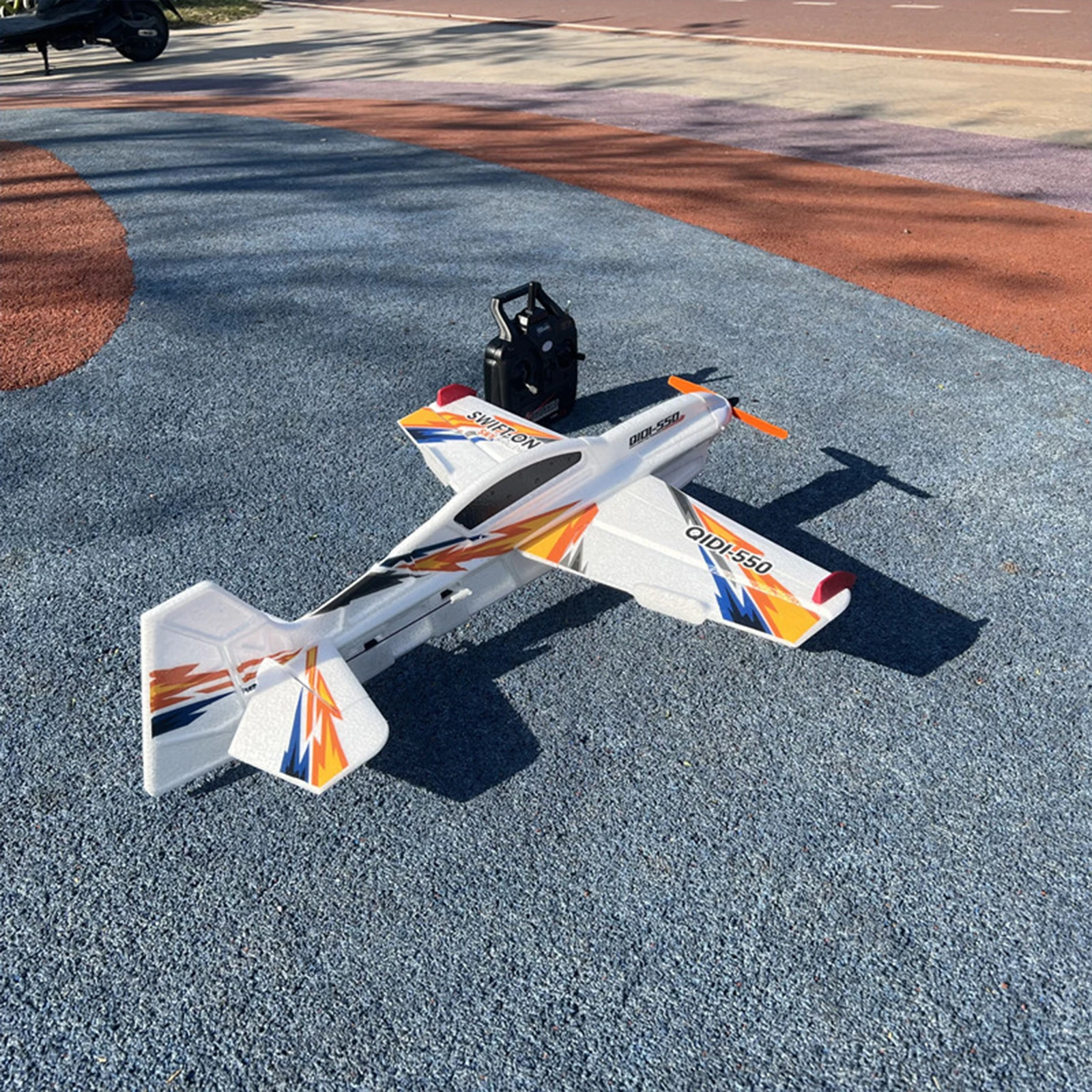 子供と大人のためのリモコン飛行機,QIDI-550 rc飛行機,3Dスタントグライダー,飛行機の飛行おもちゃ,ブラシレスモーター,2.4g