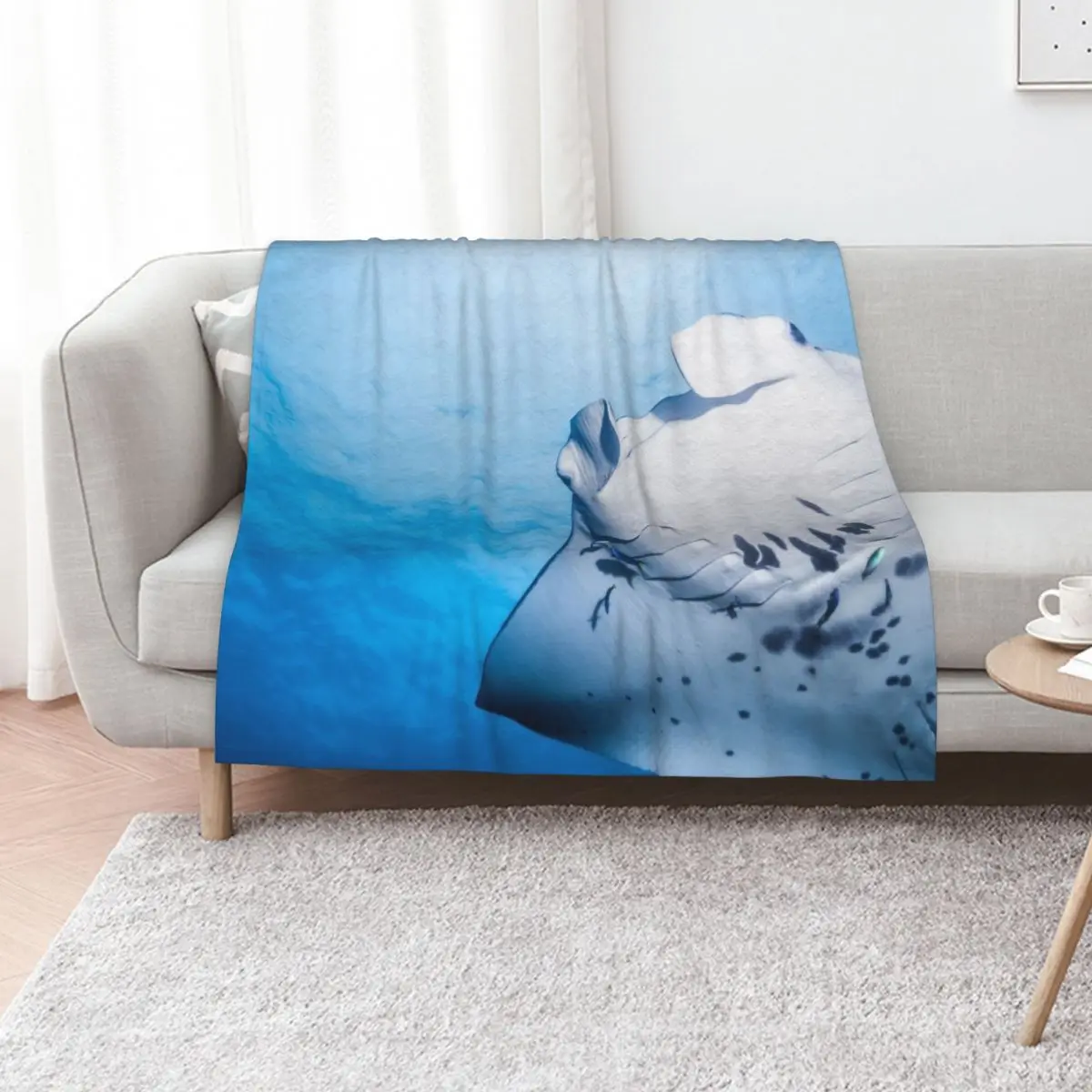 

Cute Manta ray swimming in the blue ocean Throw Blanket Luxury St Quilt Multi-Purpose Single Blankets