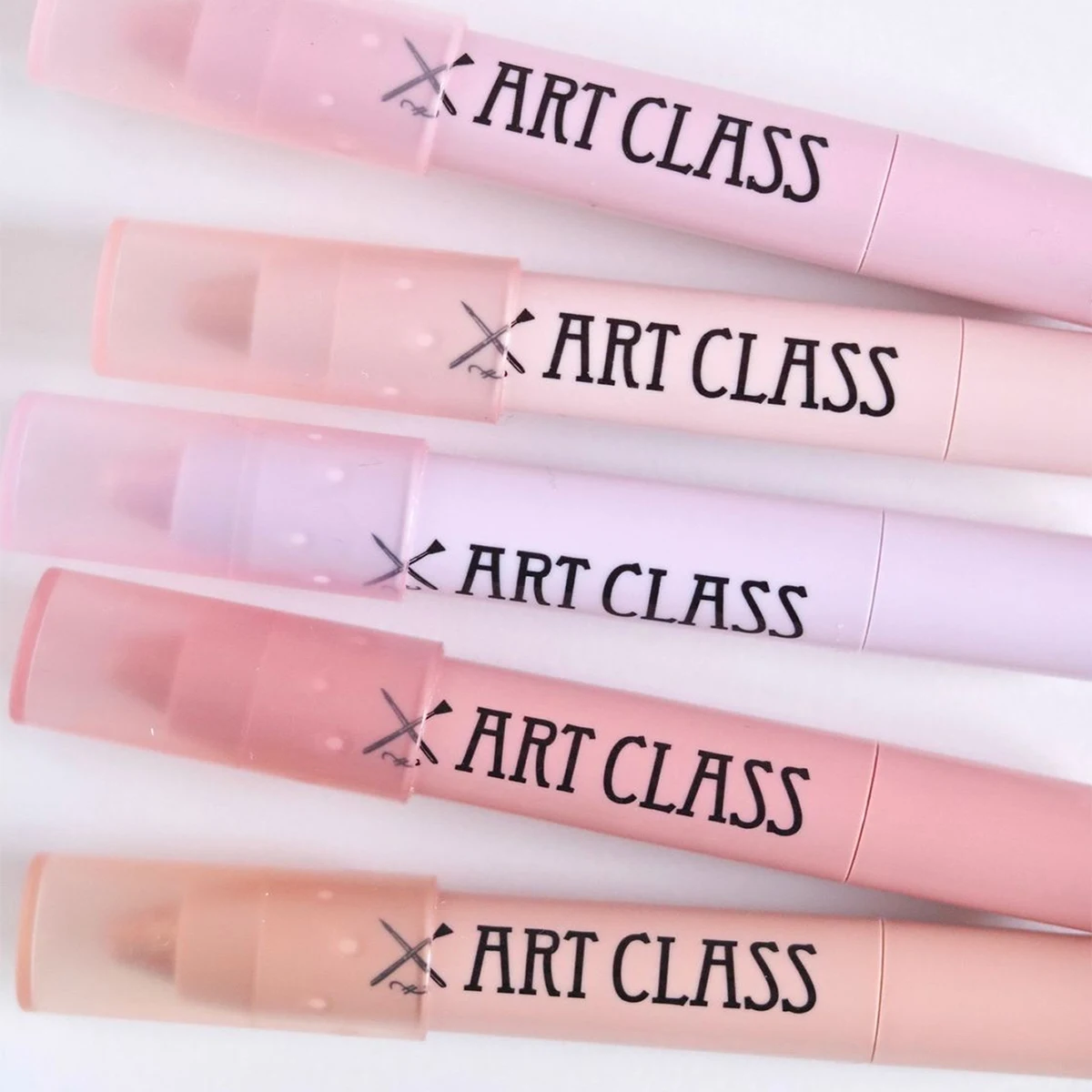 学校の美術教室にはあまり向いていない、アイグリッツ、ファインシマー、グリッタークリームテクスチャー、3Dハイライト、パーティーメイク、Kビューティー、韓国メイク