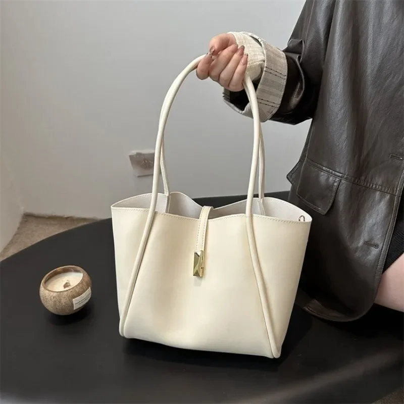 Simple Designer Casual Diaper Bags For Women Elegant Leather Shoulder Bag Large Capacity Commuter Bag Minimalist Solid Color