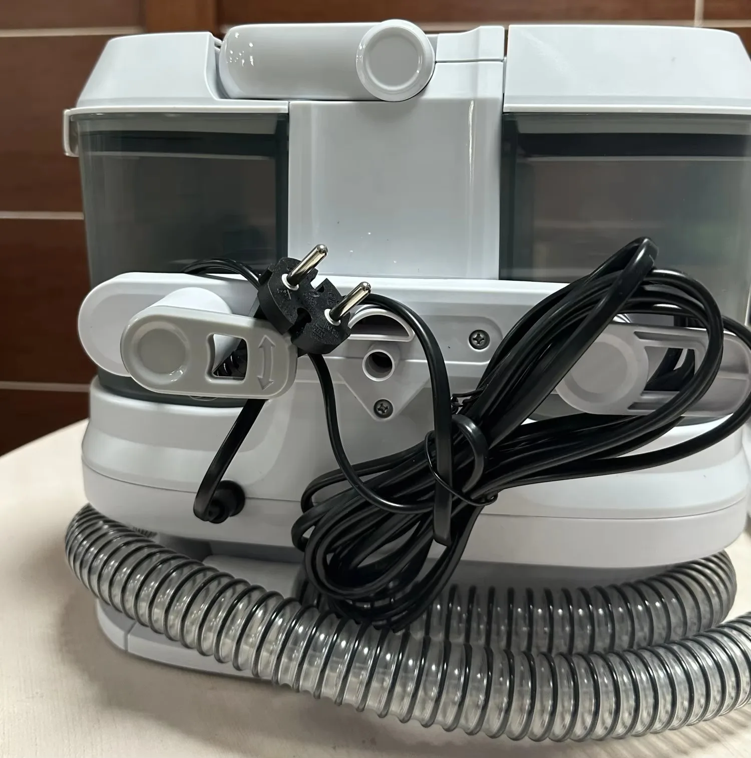 Hot Selling Wet And Dry Handheld Portable Plastic Removeable Water Tank Handheld Electric Spot Carpet Cleaner