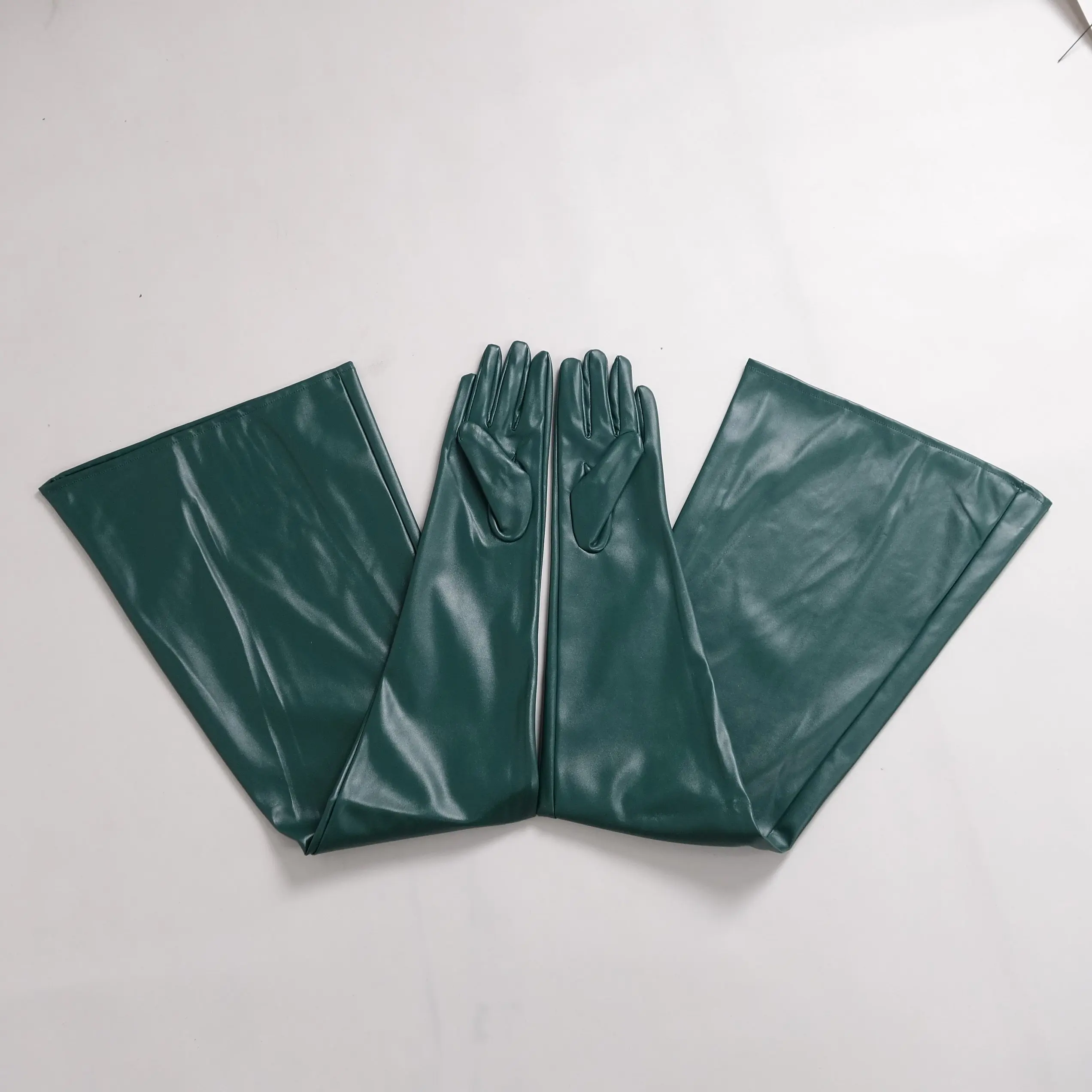 85 cm lange PATENT-HANDSCHUHE, Unisex, Kunstleder, glänzend, goldfarben, schwarz, locker sitzende PUFF-Ärmel, breite Ärmel, modisch – Detail 8