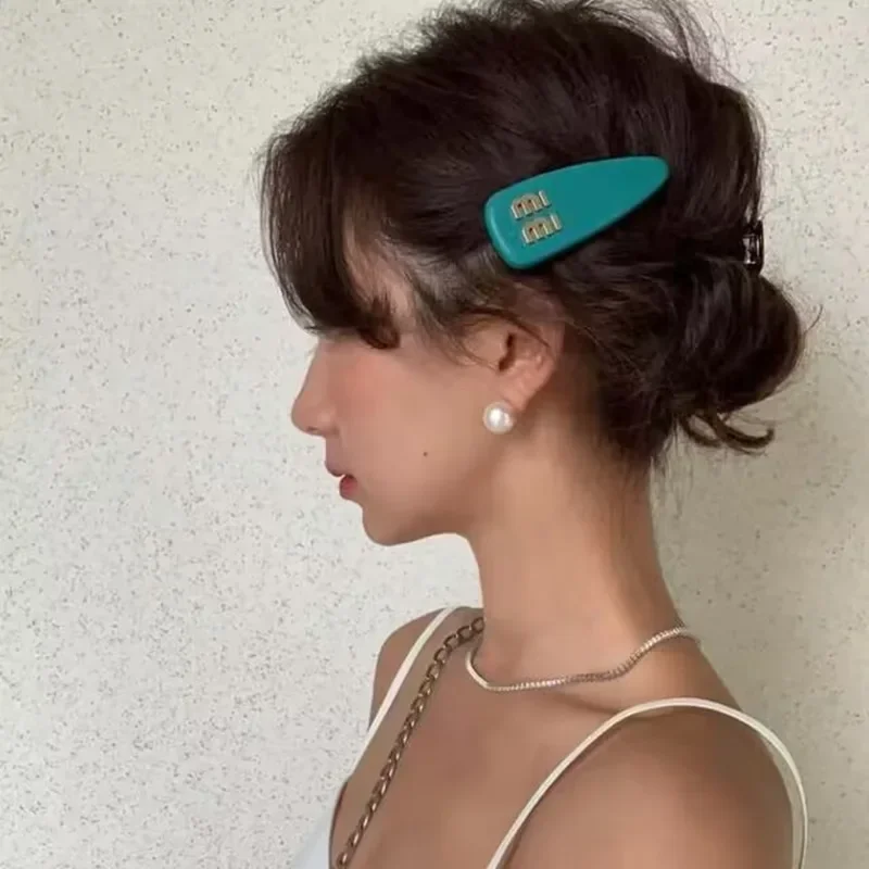 

Модные заколки для волос в конфетных цветах, весенняя коллекция, распродано. Топ-версия: заколки для боковых прядей для девочек, милые аксессуары для волос.