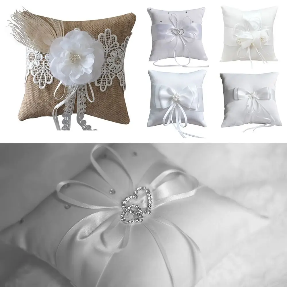 ริบบิ้นติดโบว์คู่ประดับด้วยริบบิ้นสำหรับงานแต่งงานของเจ้าสาวกล่องเก็บแหวนโรแมนติกกระเป๋าใส่กล่องเก็บแหวนหมอนอิงหมอนพร้อมริบบิ้นตกแต่ง