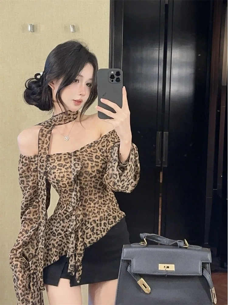 

Retro Leopard Print Shoulder Bared One-Shoulder Asymmetrical T-Shirt Sexy Trendy Slimming Short-Style Top for Young Women