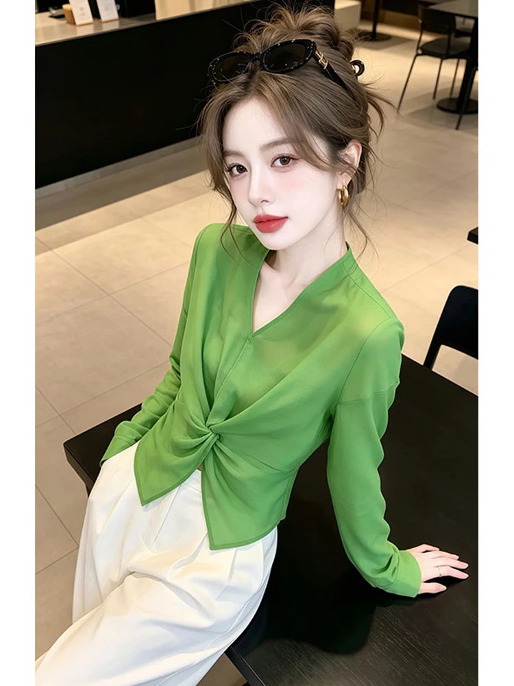 

Lightweight Breathable V-Neck Long Sleeve Casual Shirt Women's Fashionable Versatile Summer New Arrival Shirt Top