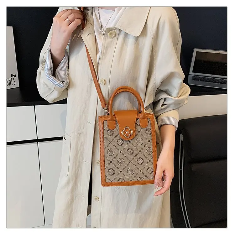 

‌2025 Women's Printed Shoulder Bag - Retro Messenger Handbag, Versatile & Trendy for Work/Day Out/Commuter, High-End Design