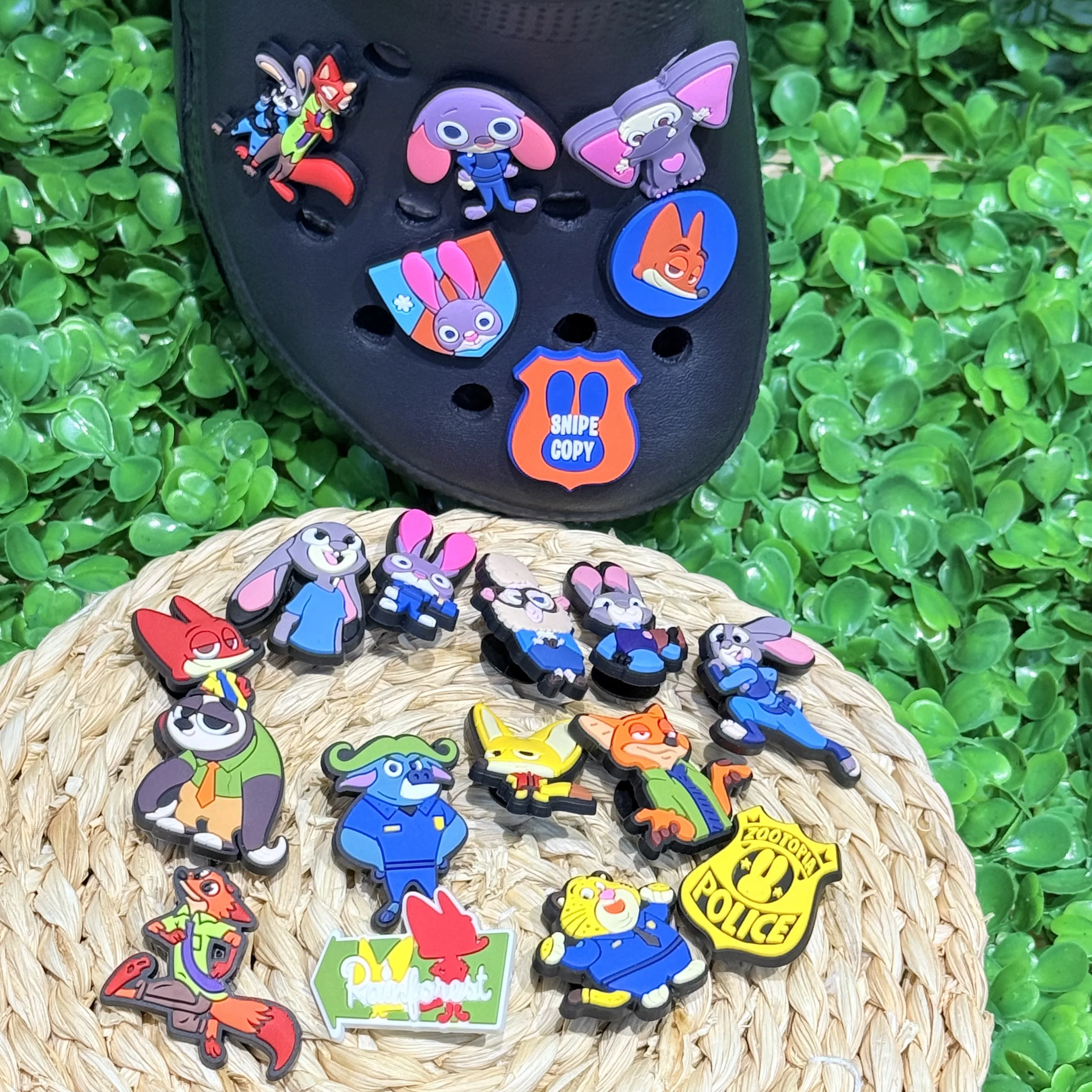 Mesuca 20-100Pcs Fashion Cartoon Pvc Shoe Charms For Clogs Pins Garden Shoes Ornaments Sandals Shoes Accessories DIY Backpack