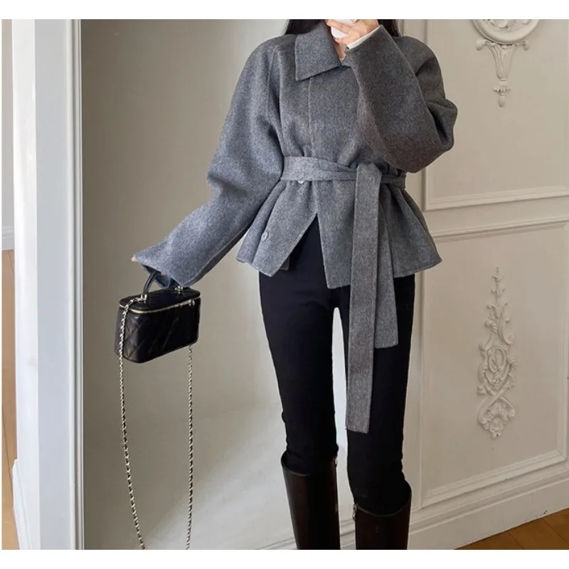 2025 Casaco de couro com alça de inverno com design de emagrecimento na cintura para mulheres – perfeito para qualquer ocasião