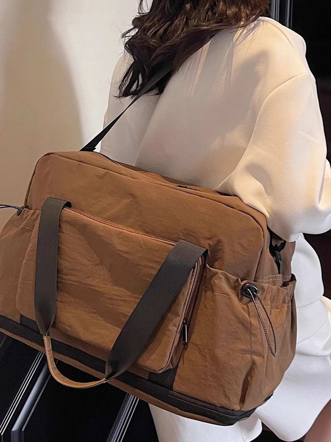 borsa-da-viaggio-di-grande-capacita-per-uomini-e-donne-2026-nuova-borsa-a-mano-leggera-per-sport-e-fitness-con-scomparto-separato-per-indumenti-bagnati-e-asciutti