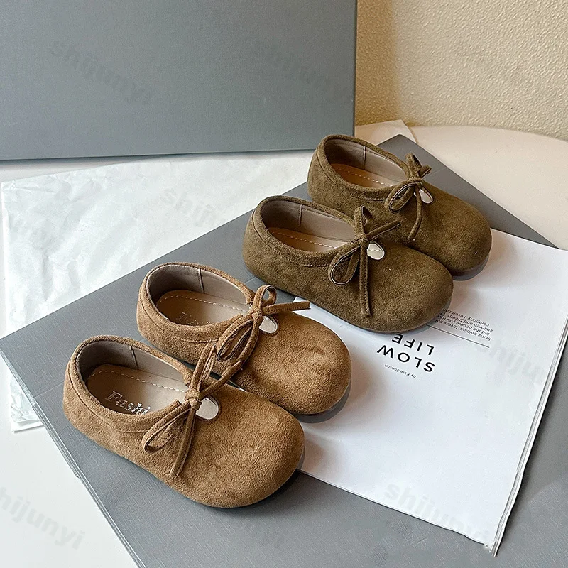 

Girls' Retro Shallow Mouth Casual Lace Up Single Shoes Autumn 2025 Children's Fashion Soft Sole Comfortable Versatile Flat Shoes