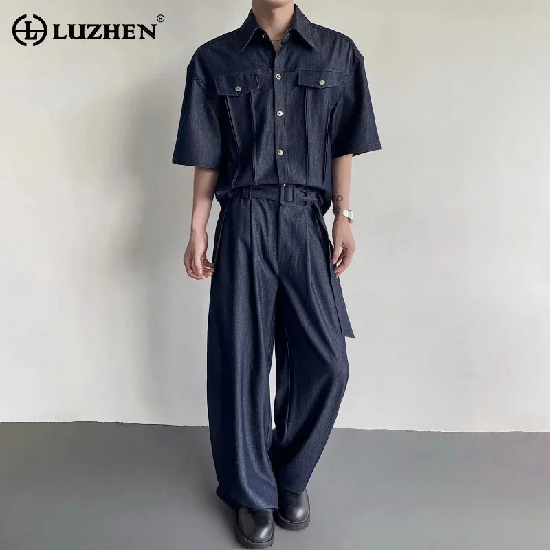 

LUZHEN 2025 однотонные комплекты из двух предметов, однотонные джинсовые рубашки с короткими рукавами и украшением на пуговицах, мужские модные свободные джинсы JY4039
